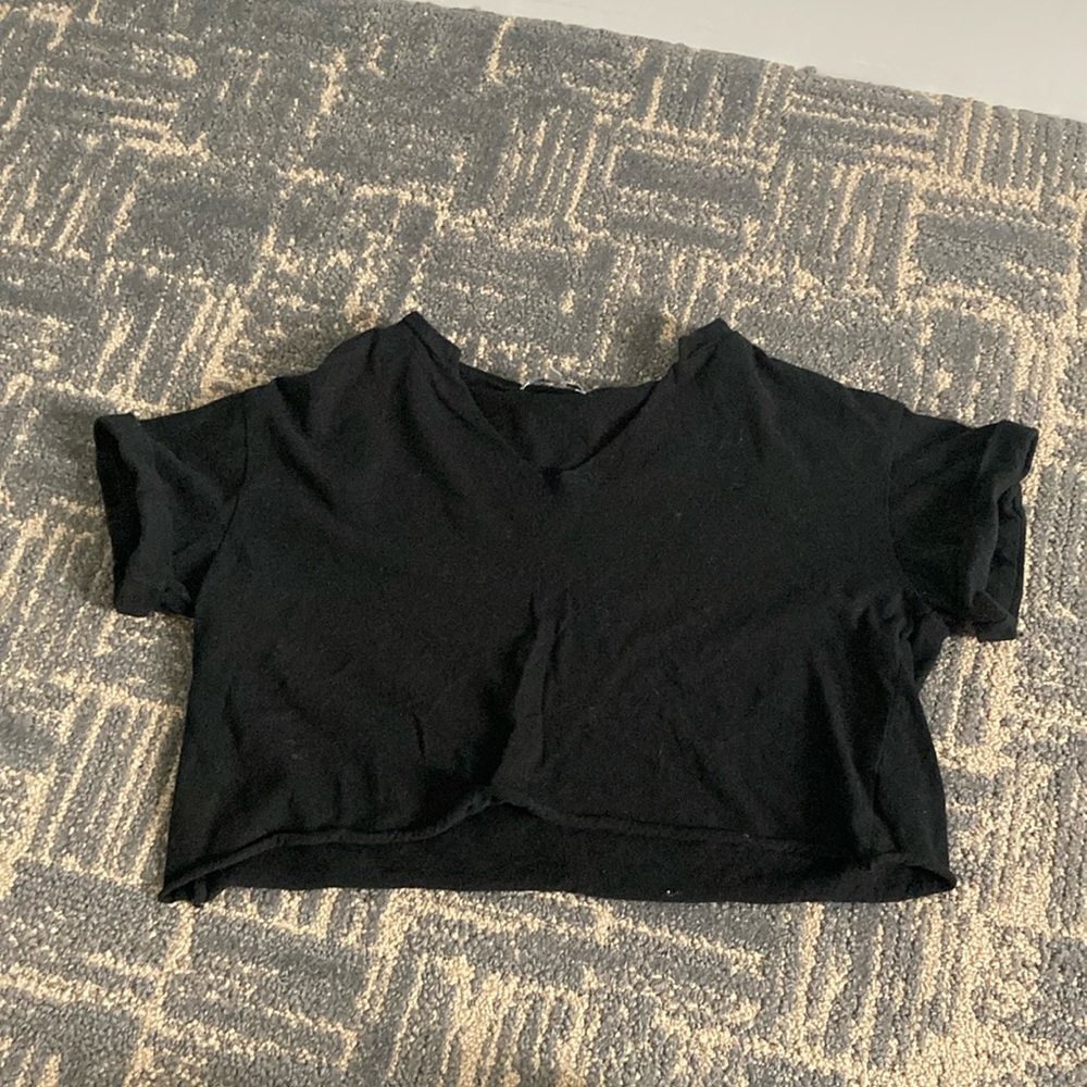 Charlotte Russe Black Cuffed Sleeve Crop T-Shirt